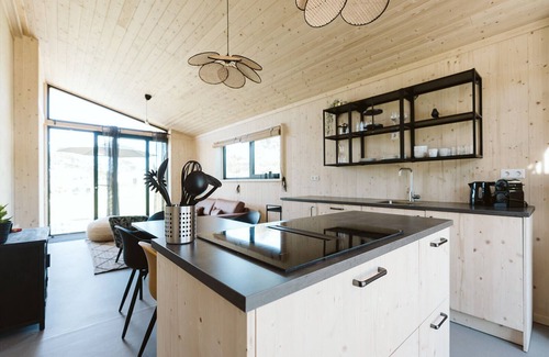 Ouddorp Ski Chalet | Spacious accommodation where your dog is also welcome