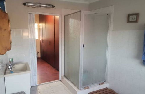 Boksburg House | Spacious and beautiful Victorian themed house located 7km from OR Tambo Airport