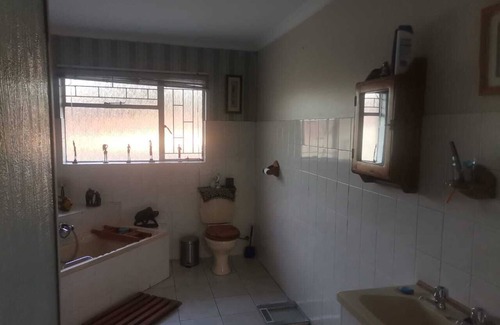 Boksburg House | Spacious and beautiful Victorian themed house located 7km from OR Tambo Airport