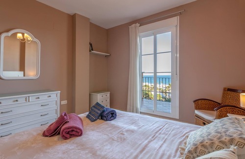 Manilva Cottage | Spacious and bright apartment with parking and terrace next to the beach