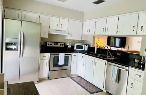 Seaside Homes Cottage | Spacious and charming beach cottage close to everything your vacation desires!