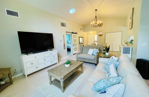 Seaside Homes Cottage | Spacious and charming beach cottage close to everything your vacation desires!