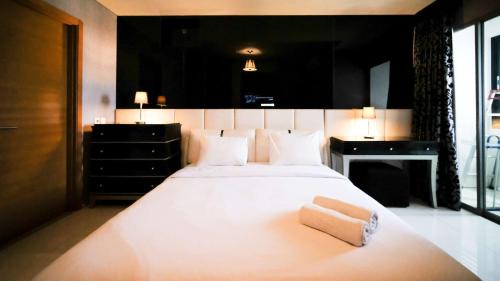 Surabaya Apartment | Spacious and Comfy 2BR Apartment at Aryaduta Residence Surabaya By Travelio