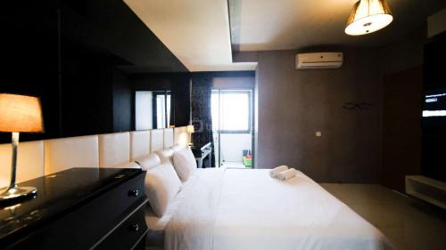 Surabaya Apartment | Spacious and Comfy 2BR Apartment at Aryaduta Residence Surabaya By Travelio