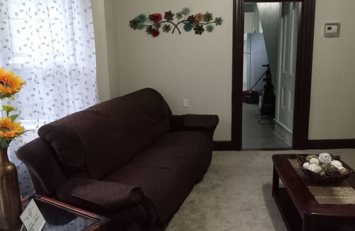 Athol Apartment | Spacious and Cozy 2nd Floor Nest 2 bedrooms