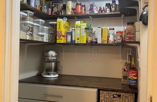 Salem House | Spacious and lovely, 1 level home in South Salem