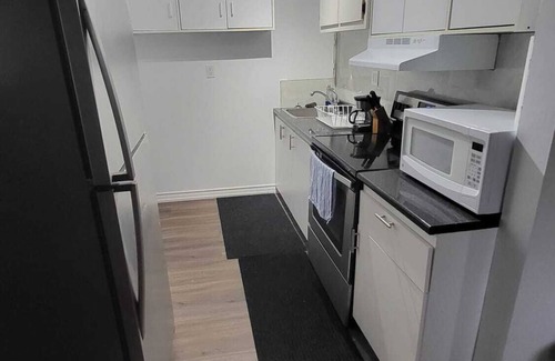 Welland House | Spacious and Modern Home, 10 mins to Restaurants, Shops and Parks.