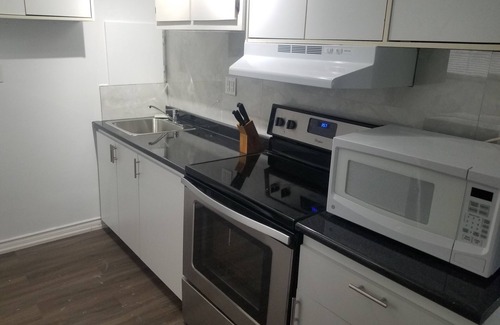 Welland House | Spacious and Modern Home, 10 mins to Restaurants, Shops and Parks.