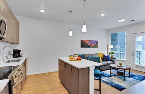 Jewell Heights - Hoffman Heights Apartment | Spacious and New 1B/1B Walk To Hospital