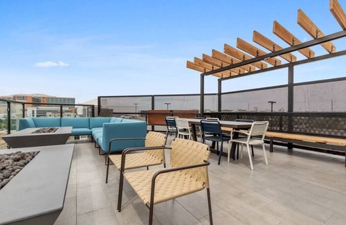 Jewell Heights - Hoffman Heights Apartment | Spacious and New 1B/1B Walk To Hospital