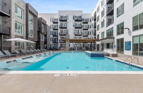 Jewell Heights - Hoffman Heights Apartment | Spacious and New 1B/1B Walk To Hospital
