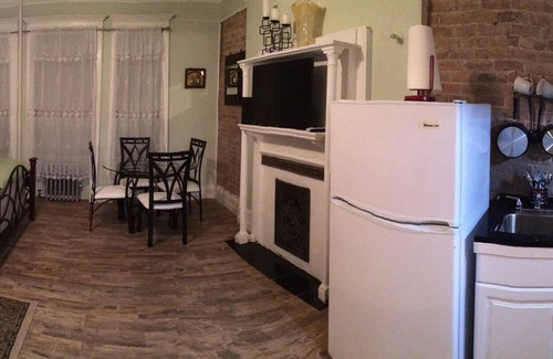 Harlem Hotel | SPACIOUS AND OPEN PROPERTY W/KITCHEN - 3 MINUTES TO SUBWAY