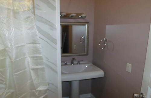 Harlem Hotel | SPACIOUS AND OPEN PROPERTY W/KITCHEN - 3 MINUTES TO SUBWAY