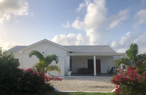 Work Hall House | Spacious and quiet home w/pool - 5 minutes to the beach