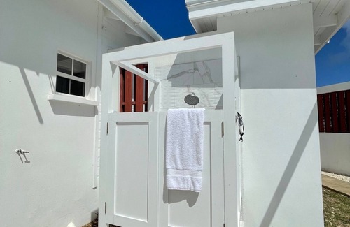 Work Hall House | Spacious and quiet home w/pool - 5 minutes to the beach