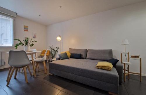 Saint-Fons Apartment | Spacious and Quiet - Lyon South - 4p - Self check-in