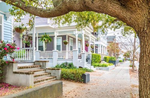 Westside Apartment | Spacious and Quiet One Block off King Street