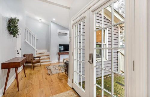 Westside Apartment | Spacious and Quiet One Block off King Street