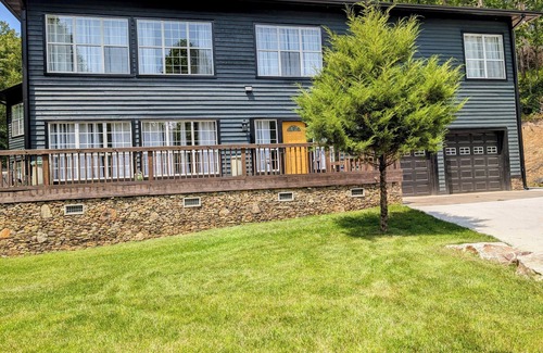 Maryville House | Spacious and Serene Smoky Mountain Retreat- the Perfect Launch for the Dragon!