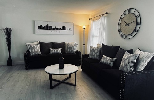 Englewood House | Spacious and Spotless Townhouse in Englewood, Close to DTC & Denver