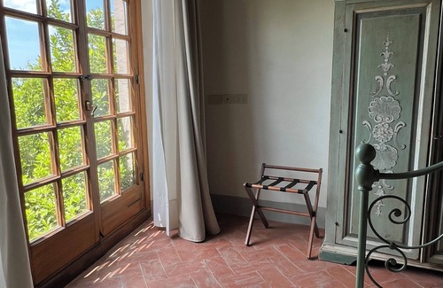 Panzano in Chianti Apartment | Spacious Apartment La Colonna overlooking Chianti Classico vineyards