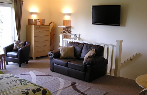 Aldwick Condo | Spacious Apartment In The Heart Of The South Of England