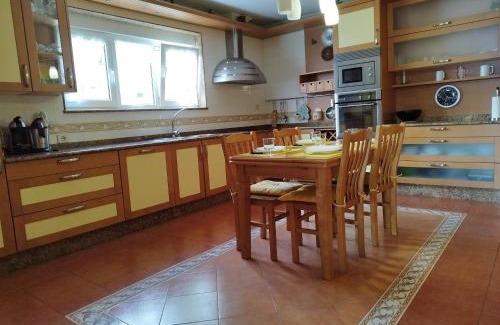 Faro Apartment | Spacious Apartment in Viveiro with Sea View