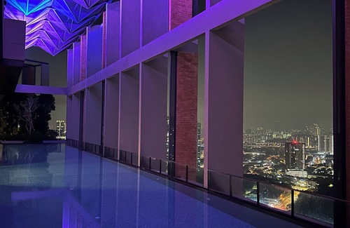 Taman United Apartment | Spacious Apartment with Sky-pool ! Free Shuttle to Mid Valley & KL Sentral