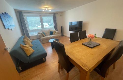 Uxbridge North Apartment | Spacious Apartment near Heathrow with Allocated Parking