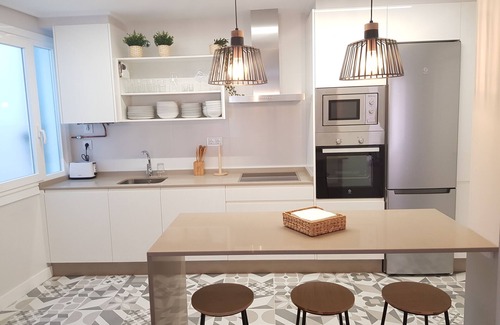Ourense Condo | Spacious apartment renovated with a modern style, located in the Pza. Ourense major