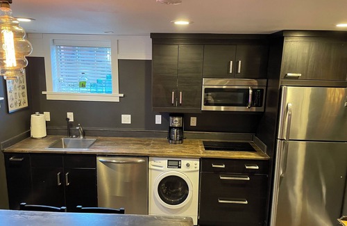 Irvington Apartment | Spacious apartment suite in Portland's Historic Irvington neighborhood.