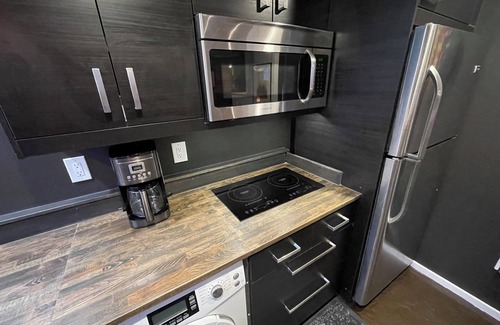 Irvington Apartment | Spacious apartment suite in Portland's Historic Irvington neighborhood.