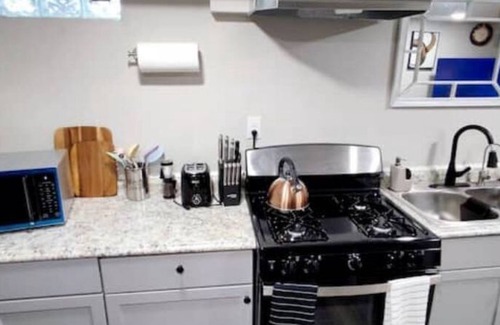 Indianapolis Apartment | Spacious Apartment Close to Downtown/King size Bed