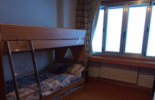 Candanchu Apartment | Spacious apartment with views of the Tobazo