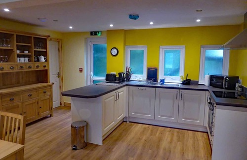 Barmouth Apartment | Spacious apartment with fabulous views and shared sun terrace.