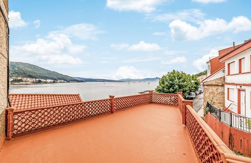 Muros Apartment | Spacious apartment with panoramic views of the bay Ría de Muros e Noia.