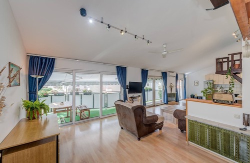 Vranjic Apartment | Spacious apartment Zvone with 3 balconies and parking