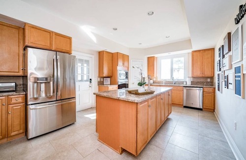 Rustburg House | Spacious APPLE ORCHARD STAY: Grand Farmhouse with Lake Views!