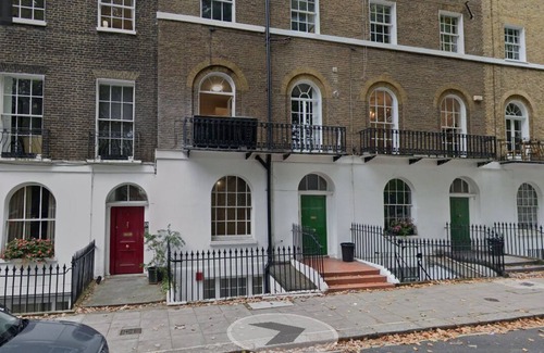 St. Pancras Apartment | Spacious APT with Garden in Central London near Kings Cross