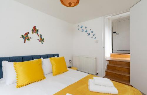 St. Pancras Apartment | Spacious APT with Garden in Central London