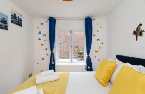 St. Pancras Apartment | Spacious APT with Garden in Central London