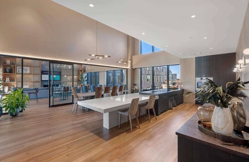 Fenway–Kenmore Apartment | Spacious Apt with Kitchen in Fenway