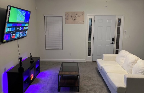 Atlanta House | Spacious Atlanta Duplex 3 BRs
