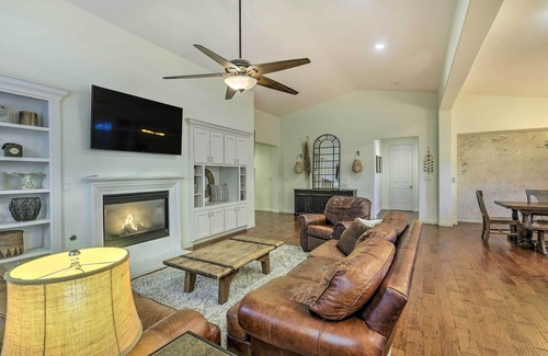 Greenacres House | Spacious Bakersfield Home w/ Outdoor Pool!