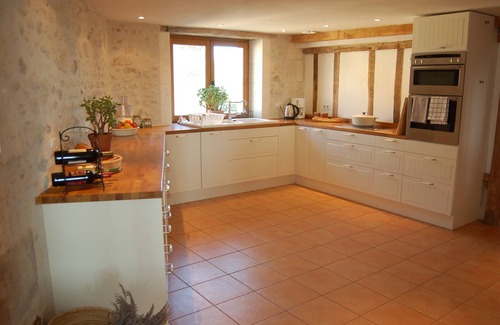 Bonnes House | Spacious Barn Conversion for 12 , with swimming pool near Aubeterre-sur-Dronne