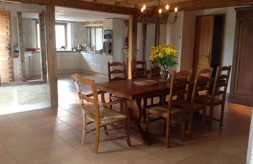 Bonnes House | Spacious Barn Conversion for 12 , with swimming pool near Aubeterre-sur-Dronne