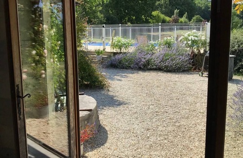 Bonnes House | Spacious Barn Conversion for 12 , with swimming pool near Aubeterre-sur-Dronne