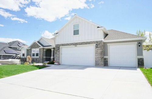 Saratoga Springs Apartment | Spacious Basement Apartment with separate entrance