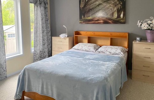 Amherstview House | Spacious Basement Suite .