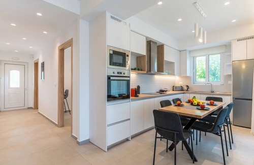 Dramia Apartment | Spacious Beachfront 3-bedroom apartment + 3 ensuites baths, with swimming pool.